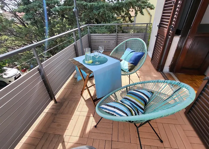 With Terrace Overlooking The Lejlighed *